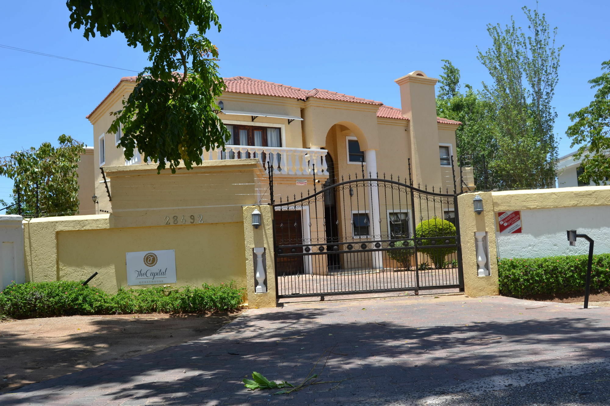 The Capital Guest House Gaborone Esterno foto